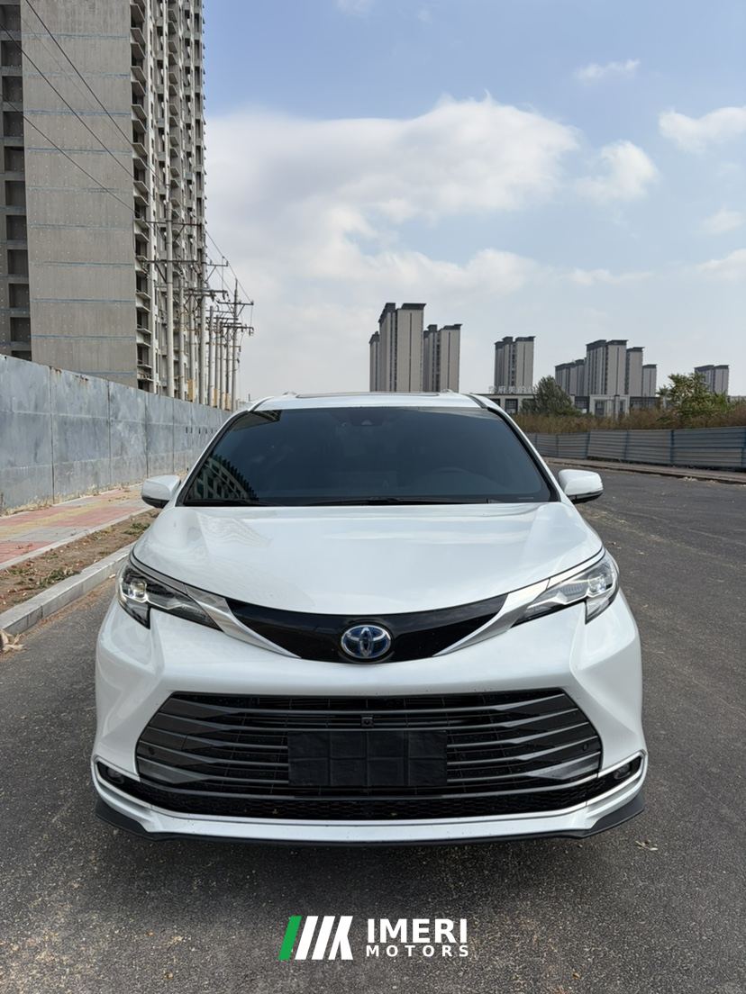 Toyota Sienna Dual-Engine 2.5L Luxury Edition - автомобиль из Китая