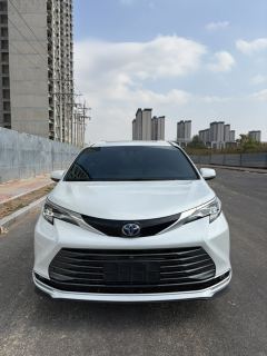 Toyota Sienna Dual-Engine 2.5L Luxury Edition - фото 1