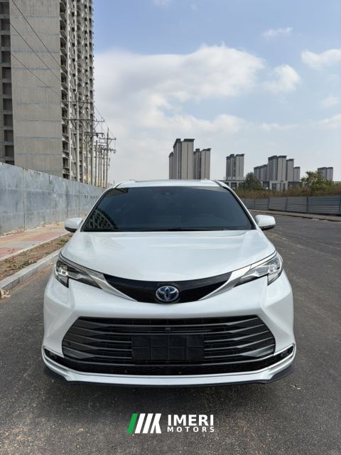 2023 Toyota Sienna Dual-Engine 2.5L Luxury Edition
