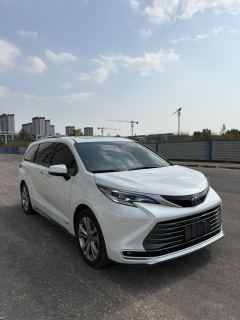 Toyota Sienna Dual-Engine 2.5L Luxury Edition - фото 2