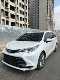 Toyota Sienna Dual-Engine 2.5L Luxury Edition - фото 3