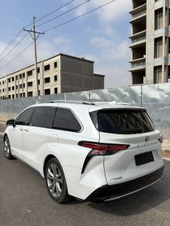 Toyota Sienna Dual-Engine 2.5L Luxury Edition - фото 6