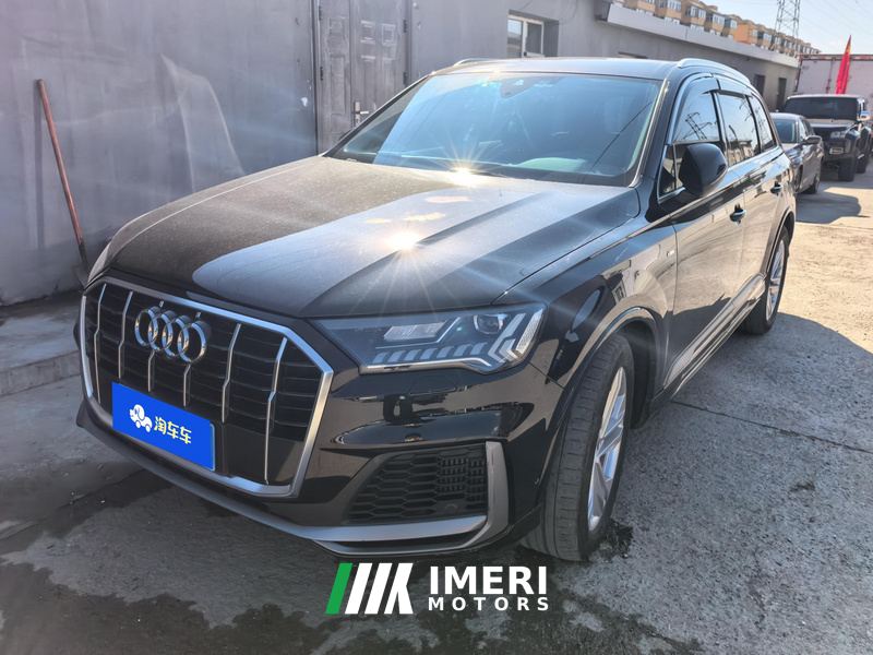 Audi Q7 55 TFSI quattro S line Sport - автомобиль из Китая