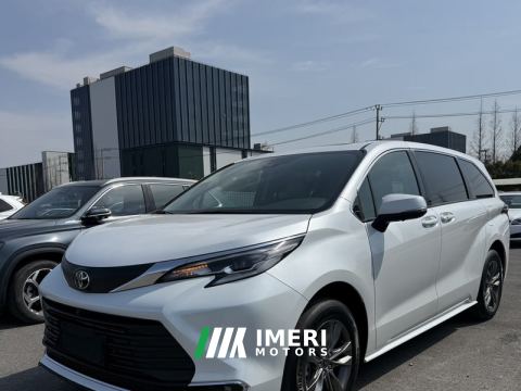 2026 Toyota Sienna Dual-Engine 2.5L 4WD Luxury Edition