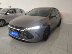 BYD Qin PLUS DM-i Smart Driving Edition 1.5L 55km Leading Edition - фото 1