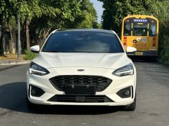 Ford Focus EcoBoost 180 ST Line - photo 2