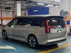 Volvo EM90 Ultra Six-Seater - photo 3