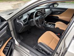 Lexus ES 300h Excellence Edition - ფოტო 10