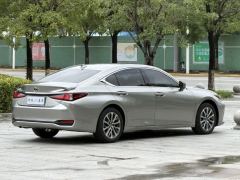 Lexus ES 300h Excellence Edition - ფოტო 14