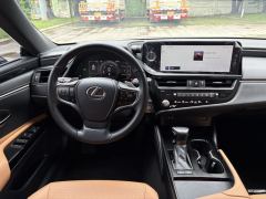 Lexus ES 300h Excellence Edition - ფოტო 5