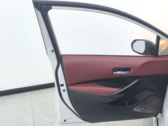 Toyota Corolla Dual-Engine 1.8L E-CVT Elite Edition - ფოტო 12