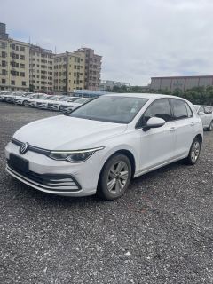 Volkswagen Golf 200TSI DCT - фото 1