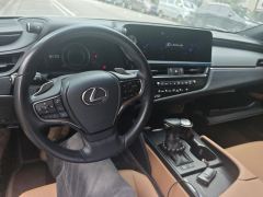 Lexus ES 200 Excellence Edition - ფოტო 16