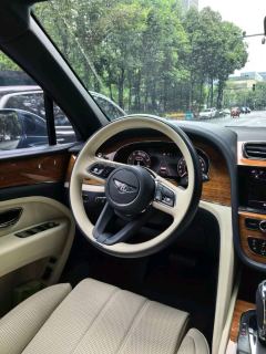 Bentley Bentayga 4.0T V8 Edition - ფოტო 10
