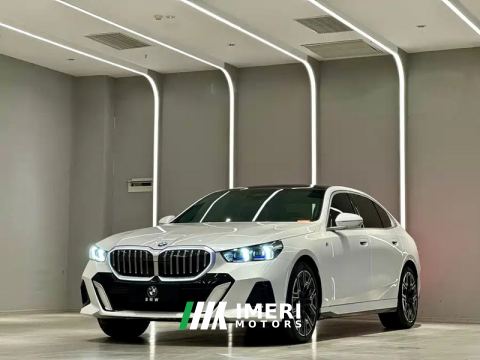 2025 BMW 5 Series 530Li Luxury M Sport Package