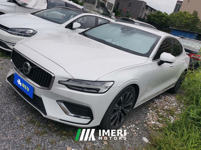 Volvo S60 B4 Smart Luxury Edition - автомобиль из Китая