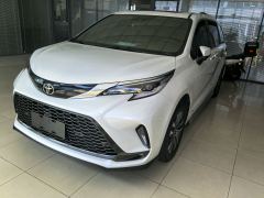 Toyota Gravia Dual-Engine 2.5L 4WD Premier Plus Edition - photo 1