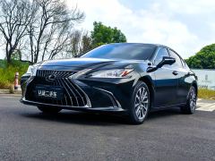 Lexus ES 300h Excellence Edition - ფოტო 1
