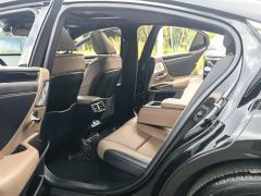 Lexus ES 300h Excellence Edition - ფოტო 10