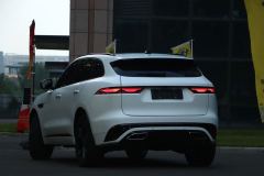 Jaguar F-PACE P250 R-Dynamic BLACK - ფოტო 10