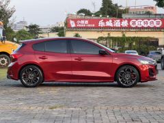 Ford Focus EcoBoost 180 ST-Line - ფოტო 10