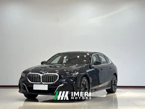 2025 BMW 5 Series 530Li Luxury M Sport Package