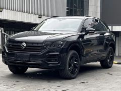 Volkswagen Touareg 3.0T Premium Obsidian Black Sports Suit - photo 1