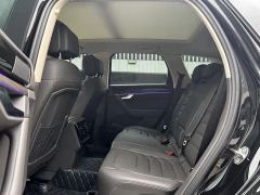 Volkswagen Touareg 3.0T Premium Obsidian Black Sports Suit - photo 13
