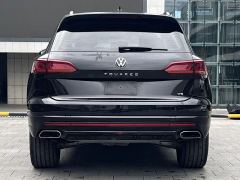 Volkswagen Touareg 3.0T Premium Obsidian Black Sports Suit - photo 15