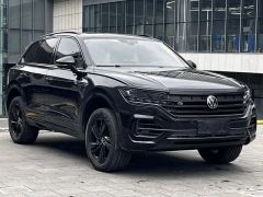 Volkswagen Touareg 3.0T Premium Obsidian Black Sports Suit - photo 3
