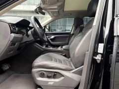 Volkswagen Touareg 3.0T Premium Obsidian Black Sports Suit - photo 5