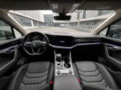 Volkswagen Touareg 3.0T Premium Obsidian Black Sports Suit - photo 6