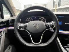 Volkswagen Touareg 3.0T Premium Obsidian Black Sports Suit - photo 7