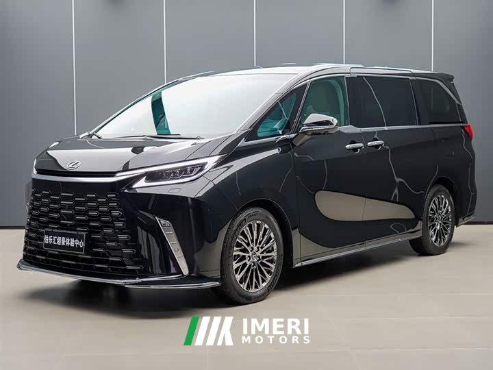 Lexus LM 2023 500h six-seater premium version