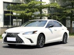 Lexus ES 300h Premium Edition - фото 1