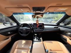 Lexus ES 300h Premium Edition - фото 5