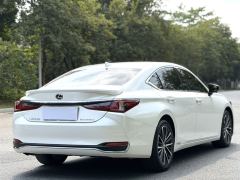 Lexus ES 300h Premium Edition - фото 7