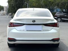 Lexus ES 300h Premium Edition - фото 8