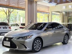 Lexus ES 200 Premium Edition - photo 1