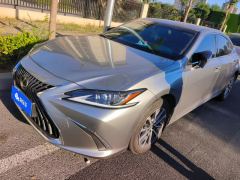 Lexus ES 200 Premium Edition - ფოტო 1