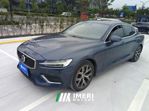 2023 Volvo S60 B4 Smart Luxury Edition - автомобиль из Китая