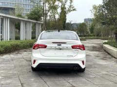 Ford Focus EcoBoost 180 ST Line - ფოტო 11