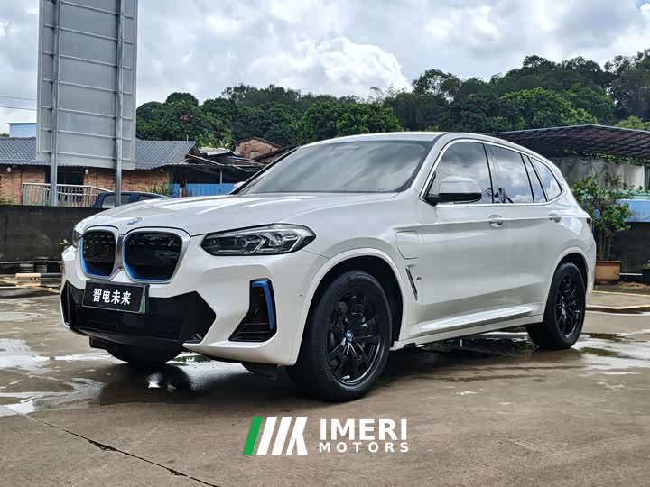 BMW iX3 leading