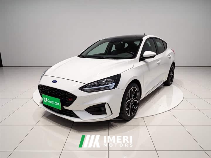 Lynk & Co Focus Sedan EcoBoost 180 Automatic ST Line