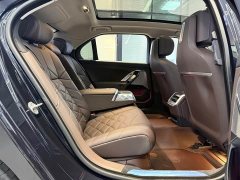 BMW 7 Series 2023 735Li Luxury Line - ფოტო 10
