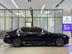 BMW 7 Series 2023 735Li Luxury Line - ფოტო 17