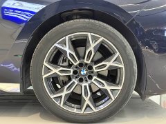 BMW 7 Series 2023 735Li Luxury Line - ფოტო 18
