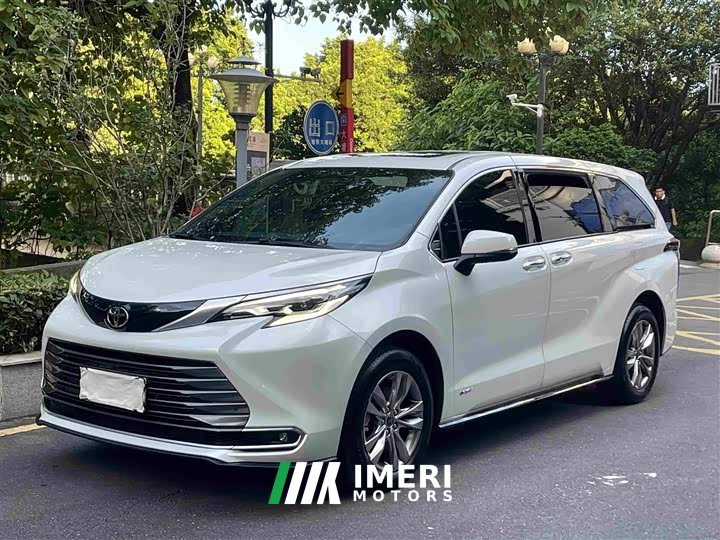 Toyota SIENNA 2.5L hybrid four-wheel drive luxury version