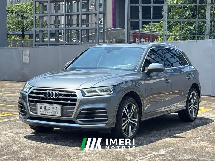 Audi Q5L 2020 40 TFSI enjoys fashionable style