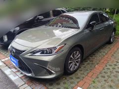 Lexus ES 300h Excellence Edition - ფოტო 1